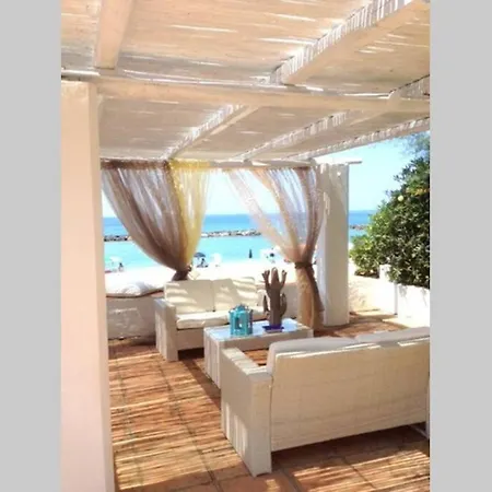 Splendida Villa Sulla Spiaggia *